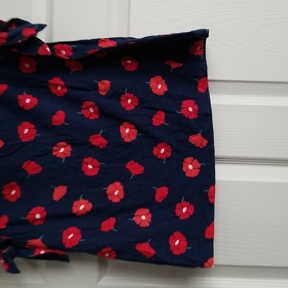 St. John's Bay Women's Floral Cold Shoulder Top - Picture 8 of 9